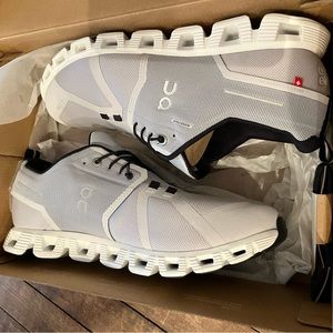Men’s new in box on Cloud 5 waterproof sneakers in glacier/white size 11